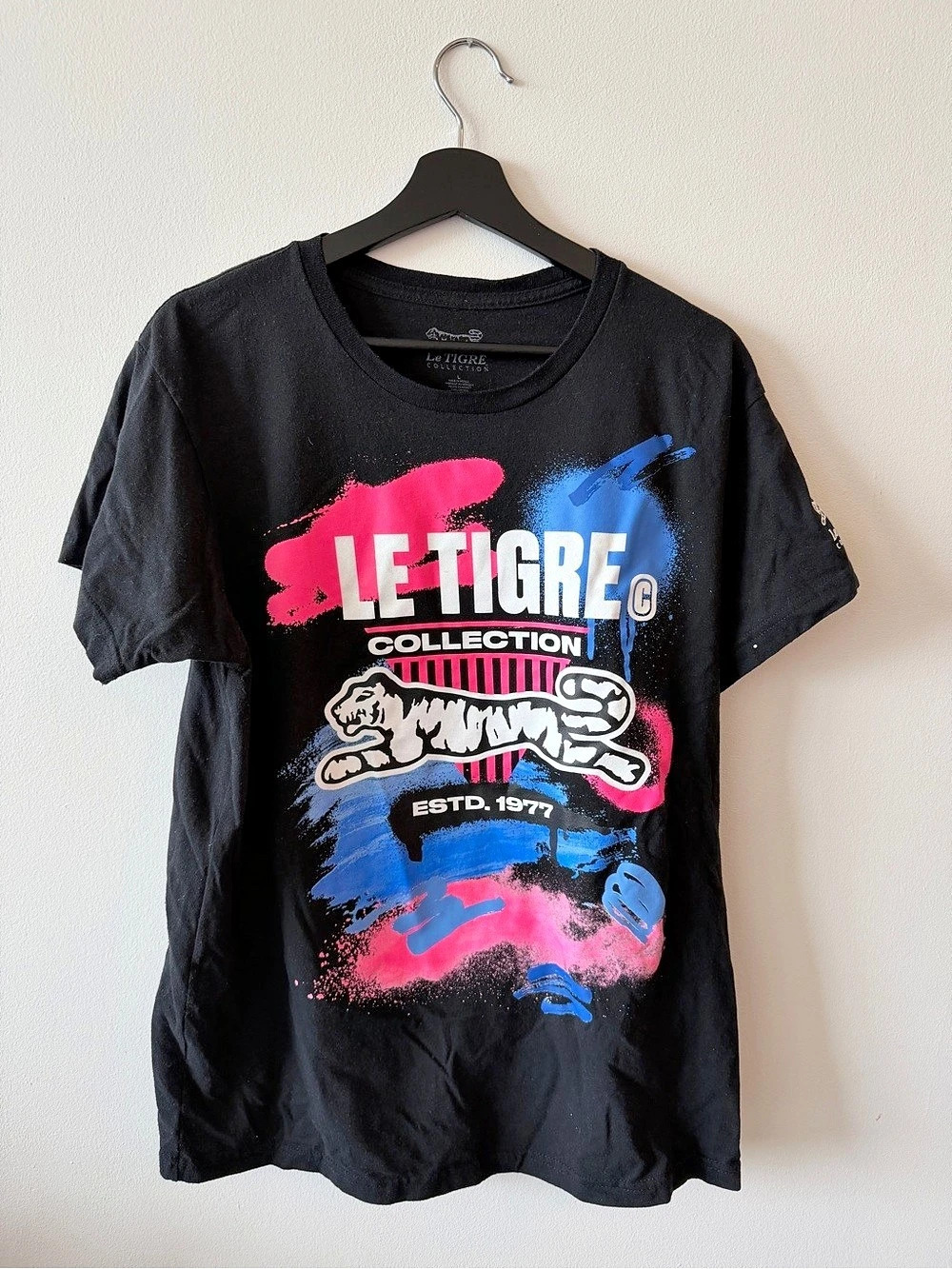 Le Tigre Collection Graphic Tee Graphic Tee in Black & Pink - Large